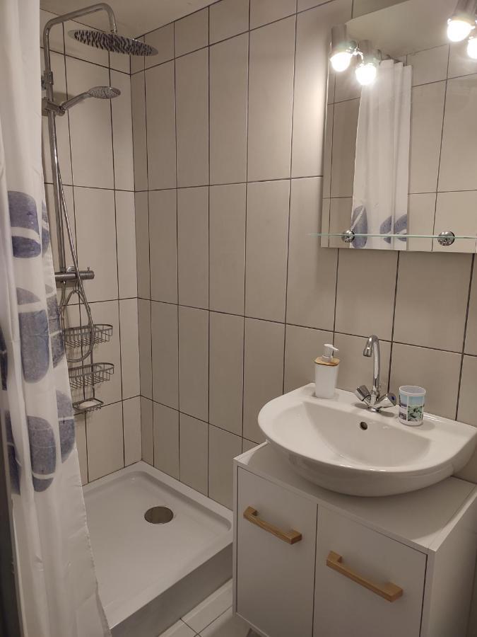 Chalet Dans La Foret....Adorable 1 Bedroom Chalet Surrounded By Woodland Pressignac Exterior photo